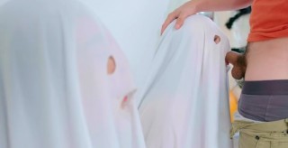 Halloweenská trojka se sexy brunetkami - freevideo